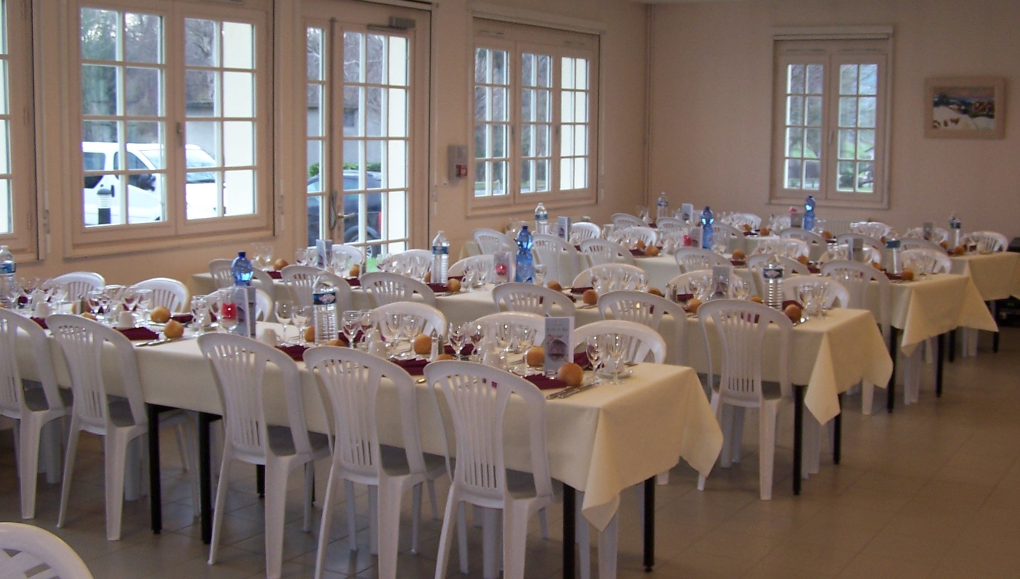 Salle configurée pour un événement professionnel